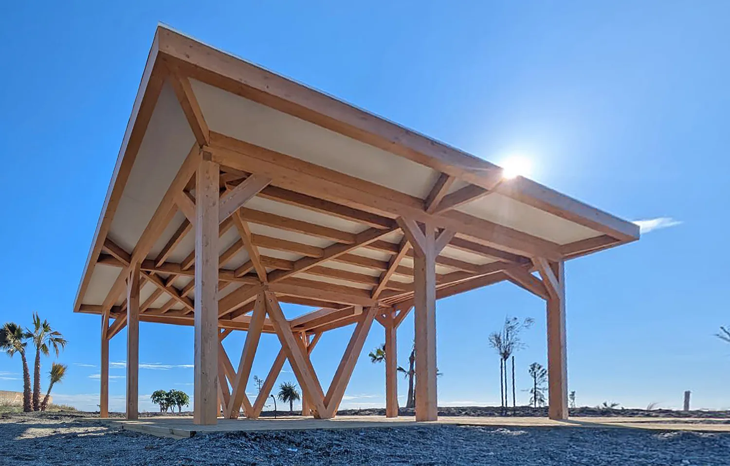 Pérgola de madera laminada en la Senda Litoral de Motril